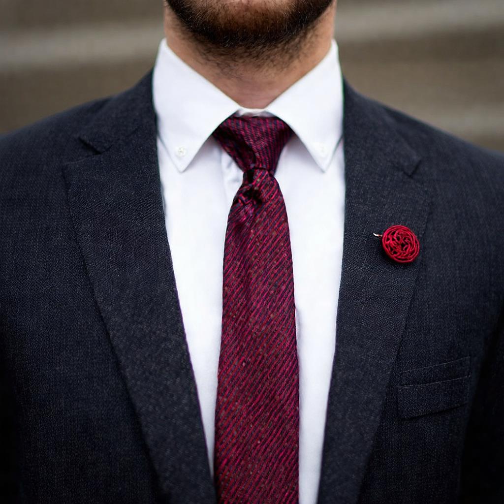 Which side to wear a lapel​ pin on?