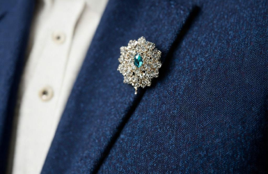 How to wear lapel pins?